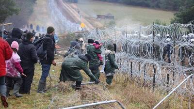 В Белоруссии заявили о более 2 тыс. беженцев на границе с Польшей