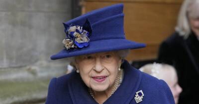 Королева Елизавета к 70-летию на троне выпустит коллекцию пурпурных сувениров