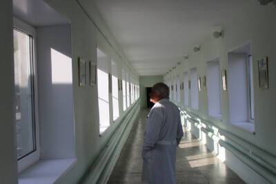 Следком и прокуратура проверят информацию о нарушении прав медработников одной из больниц в Смоленской области