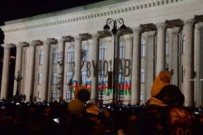 На здании Музейного центра в Баку продемонстрирована видеопроекция по случаю Дня Победы Азербайджана