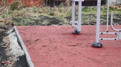 В Пензе новая детская площадка покрылась грязью