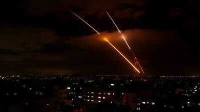 Двое сирийских военных пострадали в результате авиаударов Израиля