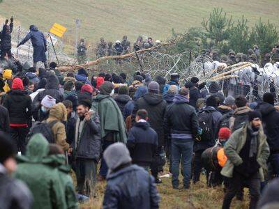 На границе Польши и Белоруссии, где собрались две тысячи мигрантов, открыли стрельбу