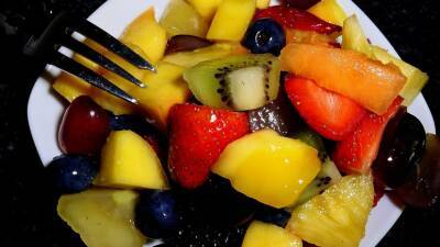 Диетолог Ковальков дал рекомендации по употреблению фруктов
