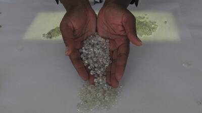 Португальские миротворцы выовзили алмазы из Африки