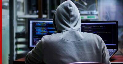 Директор ФБР пригрозил укрывающимся в России хакерам "длинной рукой закона"