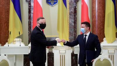 Президенты Польши и Украины обсудили ситуацию с мигрантами на границе с Белоруссией