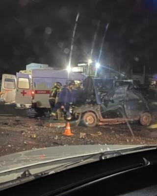 Жесткое ДТП вблизи Лосты: пассажир едва жив и его извлекают из разбитого кузова ВАЗа