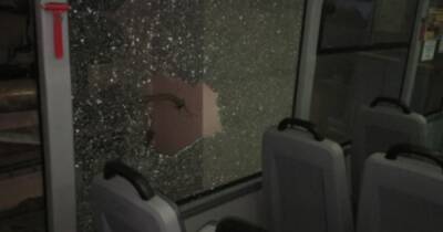 Осколки в салоне: автобус обстреляли в Приморье