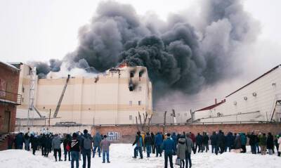 Кемеровский суд взыскал с МЧС по 75 тысяч рублей за каждого погибшего при пожаре в «Зимней вишне»