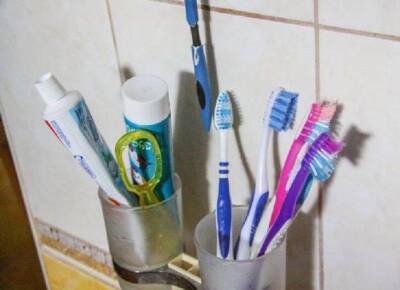 Зачем замораживать в морозилке зубную пасту: простой секрет