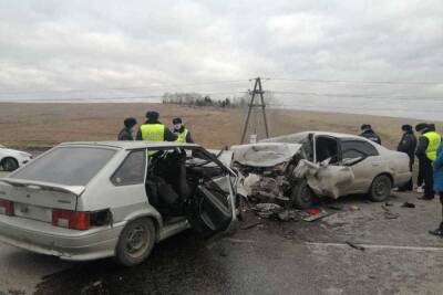 Женщина-водитель ВАЗ погибла в лобовом столкновении с Toyota под Красноярском