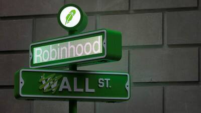 Брокерская компания Robinhood сообщила об утечке данных 5 млн клиентов