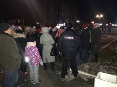 Несколько десятков жителей Кировграда вышли на акцию против QR-кодов