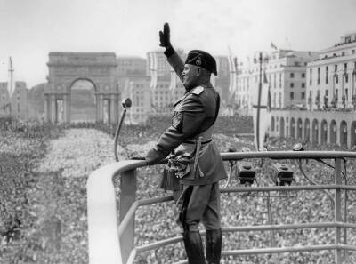100 лет назад Бенито Муссолини провозгласил себя дуче