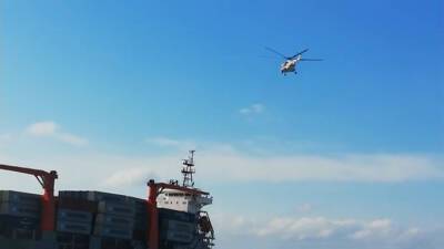 На место ЧП с панамским судном вылетел вертолет со спасателями