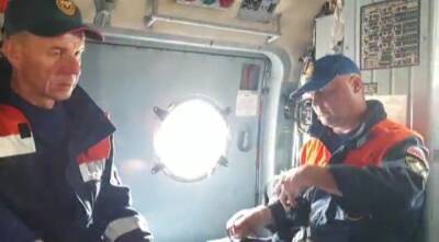 Спасатели начали эвакуацию экипажа севшего на мель у берегов Приморья панамского сухогруза