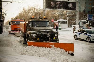 Мэр Новосибирска Локоть потребовал убрать завалы снега на дорогах