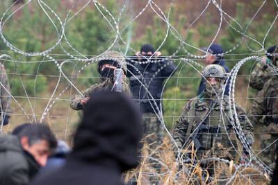 Захарова напомнила Польше о правах человека из-за кризиса на границе