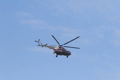 Вертолет МЧС вылетел к севшему на мель контейнеровозу в Приморье