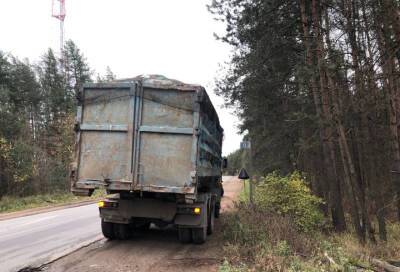 В Ленобласти экопатруль конфисковал 10 нелегальных мусоровозов