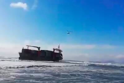В МЧС сообщили о спасении всего экипажа севшего на мель судна в Приморье