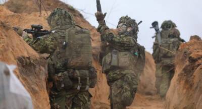 Эстонские добровольцы и солдаты НАТО «сражаются» с «Чудищем с Севера»