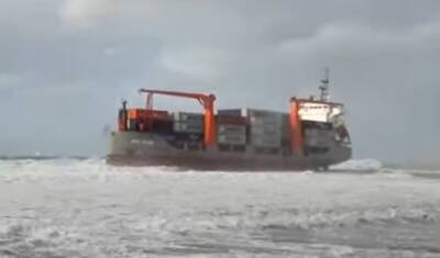 Спасатели МЧС спасли всех моряков с терпящего бедствие панамского судна