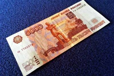 В Тверской области кассирша подменила деньги в кассе