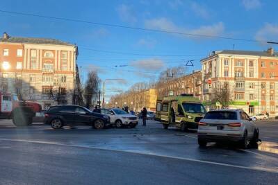 Появились подробности утреннего ДТП на площади Терешковой в Твери