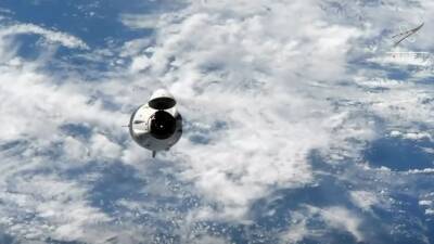 Капсула SpaceX Dragon с астронавтами Crew-2 успешно вернулась на Землю