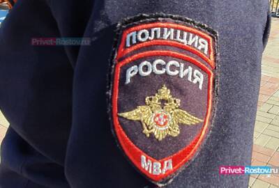 Люди в жилетах работников ЖКХ в Ростове продолжили разграбление Дома с ангелами