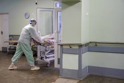 В России впервые зафиксировали более 1200 смертей пациентов с COVID-19