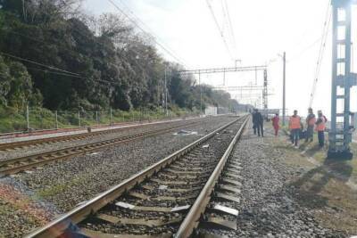 Поезд насмерть сбил подростка в Сочи