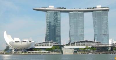 Сингапур отказался бесплатно лечить непривитых от ковида