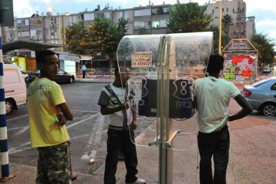 Телефоны-автоматы исчезнут с израильских улиц