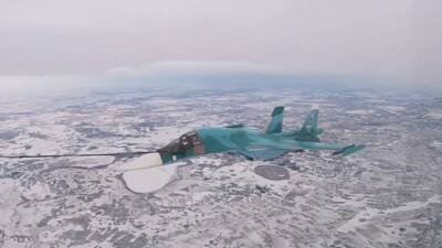 Дозаправка в воздухе: самолёты Су-34 и Су-24МР выполнили учебные полёты