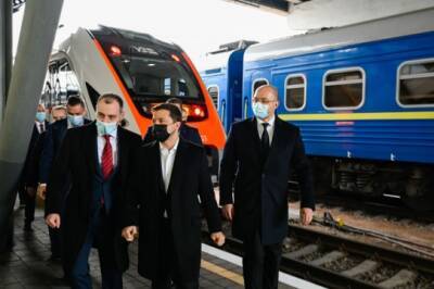 Зеленский покатался на новом поезде украинского производства
