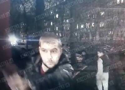 В подъезде Москвы наркозакладчики открыли стрельбу по сотруднику ФСИН