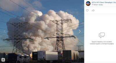 В сети появились фото объятого пламенем склада на Ленсоветовской
