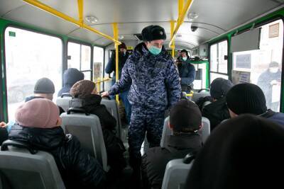 Свердловские власти рассказали, будут ли QR-коды в храмах и общественном транспорте