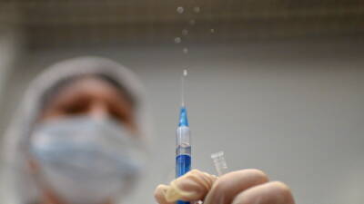 Опрос: 59% российских компаний организовали вакцинацию сотрудников от COVID-19