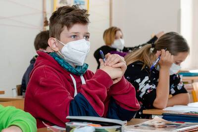 Попова отметила снижение заболеваемости COVID-19 среди подростков и детей