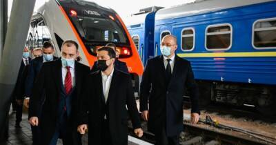 Зеленский осмотрел новые поезда, которые закупили для "Большой стройки" "Укрзализныци"
