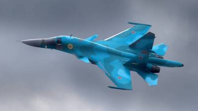 Минобороны РФ показало зрелищные кадры полетов Су-34 и Су-24МР с дозаправкой в воздухе
