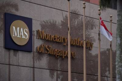 «Берегитесь спекулятивных колебаний». Центробанк Сингапура предостерег от инвестиций в криптовалюты