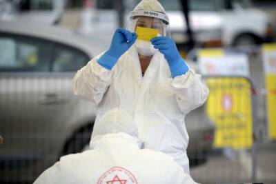 Daily Mail: почему от коронавируса умирают полностью привитые