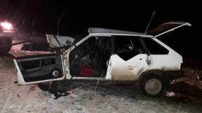 Женщина за рулем ВАЗ-2114 погибла в ДТП после маневра на трассе под Красноярском