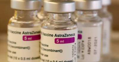 Вакцина AstraZeneca: кому подходит, кому противопоказана и что в составе препарата
