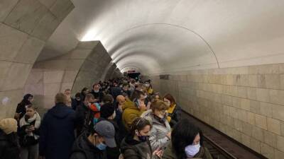 На Замоскворецкой линии метро нет движения поездов из-за проверки состава